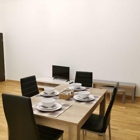 Roter Hof Apartments Виена Екстериор снимка