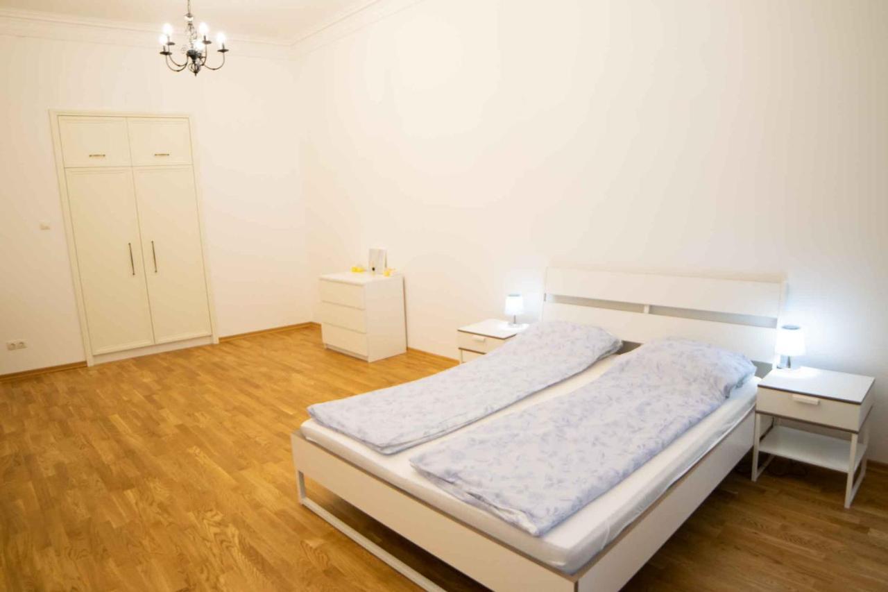 Roter Hof Apartments Виена Екстериор снимка